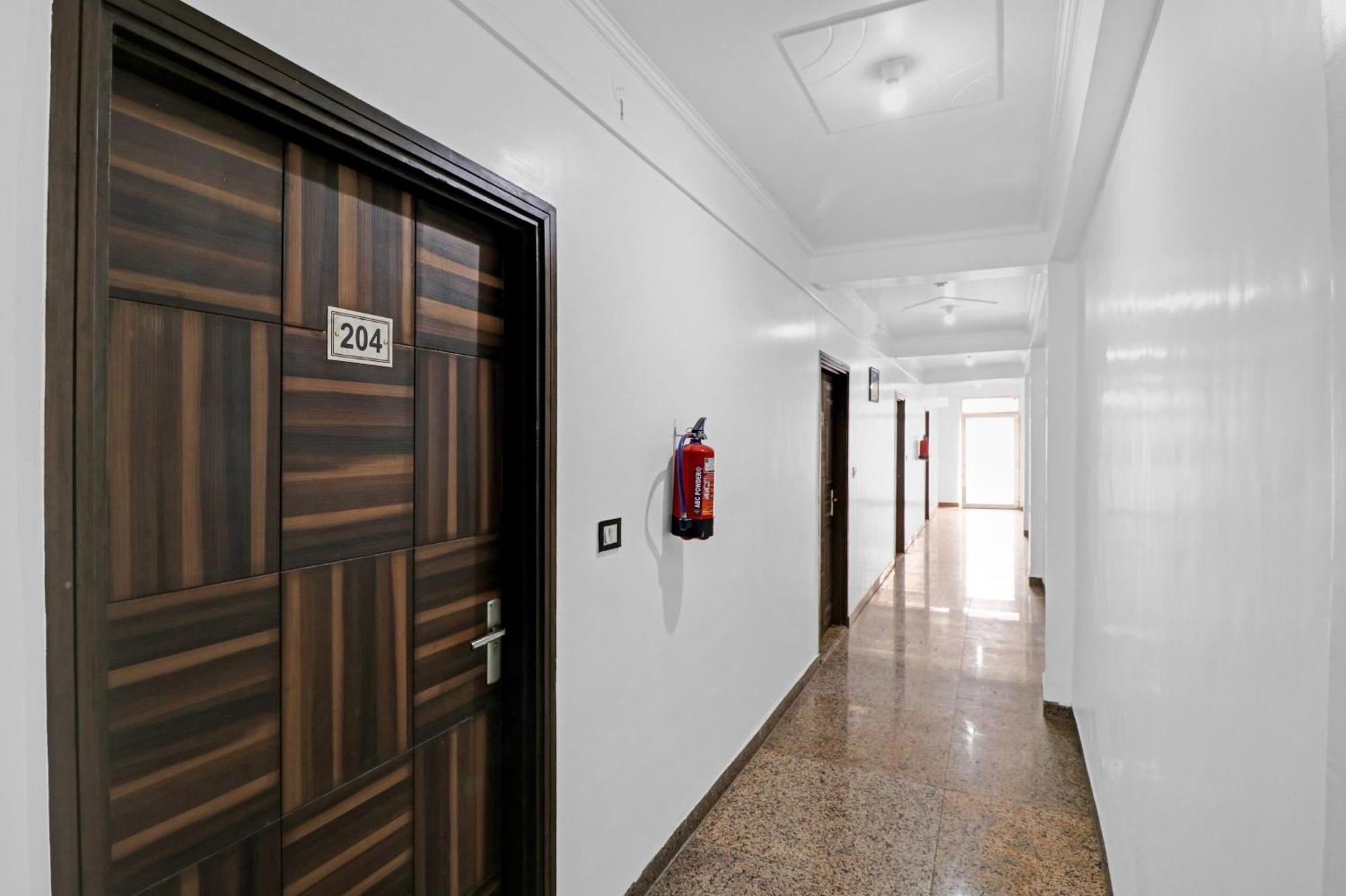 Hotel O Bharat Stay Near Indira Gandhi International Airport Ню Делхи Екстериор снимка
