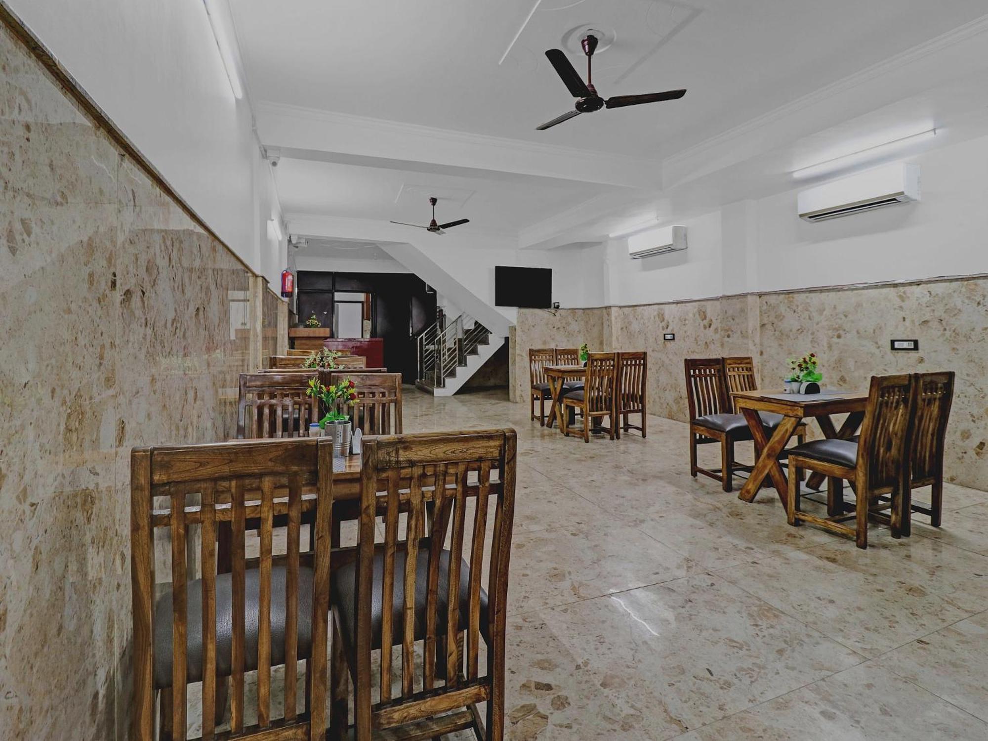 Hotel O Bharat Stay Near Indira Gandhi International Airport Ню Делхи Екстериор снимка